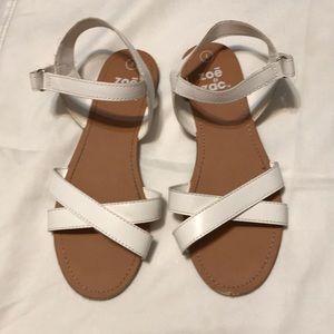 Girls Zoe & Zac s white sandals size 4